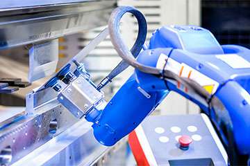 钣金行业资讯-采用机器人钣金折弯，钣金加工行业已经不再需要大批量的尺寸来使用机器人折弯机-半岛站线体育网-半岛online(中国)